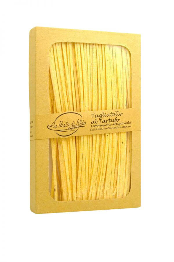 tagliatelle mit ei und schwarzem trueffel von pasta di aldo pastamanufaktur aus den marken