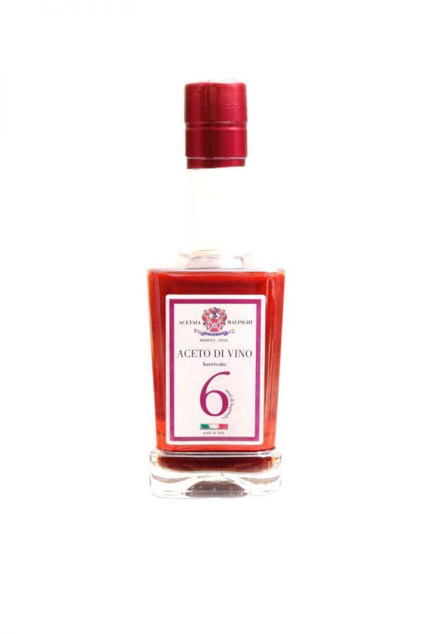 rotweinessig in glasflasche von der acetaia malpighi aus modena