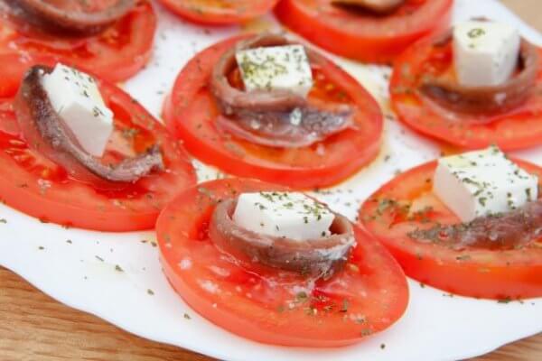 alici mit tomaten und mozzarella