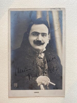 portraitpostkarte von enrico caruso mit eigener unterschrift aus dem Jahr 1906