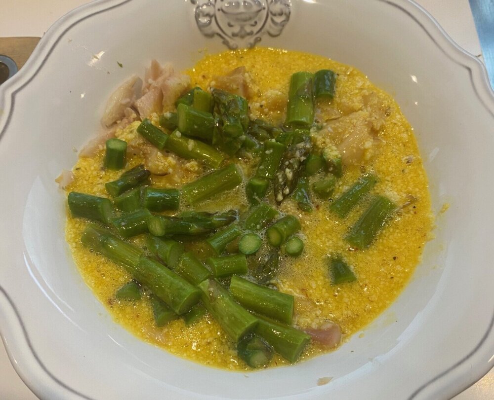 mischung eier-forelle-spargel