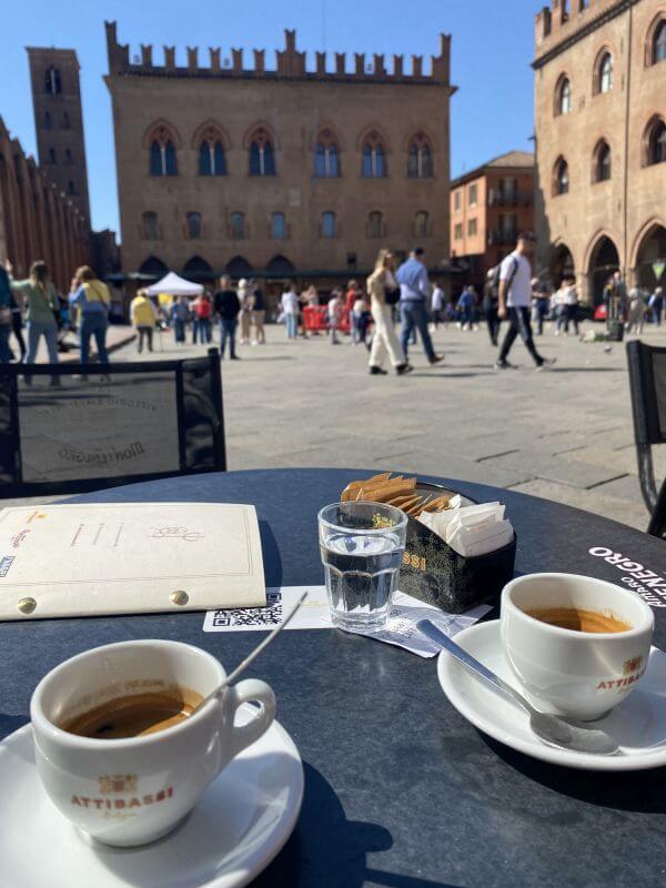 bologna piazza maggiore mit 2 espresso