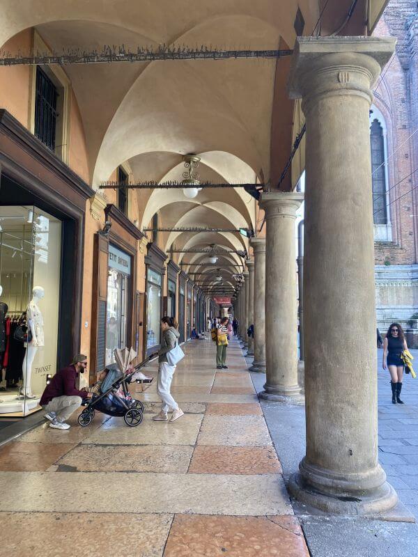 säulenganege in bologna