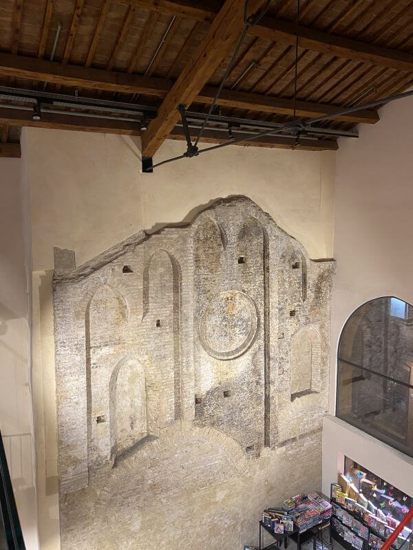 bologna ansicht eataly antike kirche