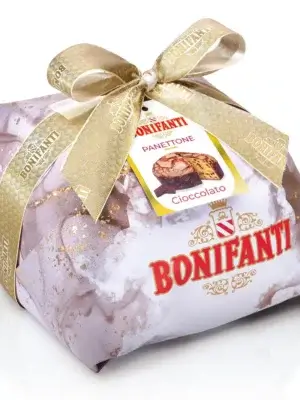 panettone mit schokoladestueckchen und glasur