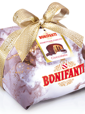 panettone italienischer hefekuchen mit schokokolade-creme-fuellung und schokoladeglasur