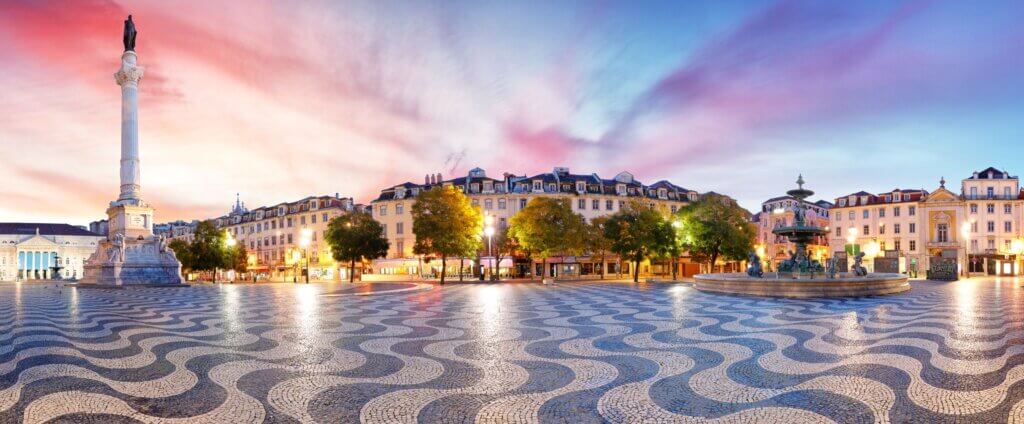 platz mit mosaik lissabon